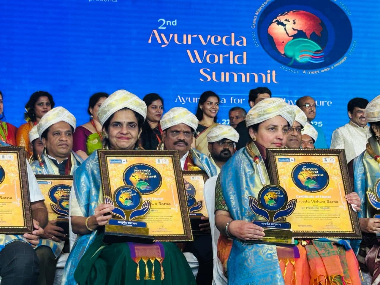 Dr. Roopa Bhat receiving the Ayurveda Vishwa Ratna award at the 2nd World Ayurveda Summit