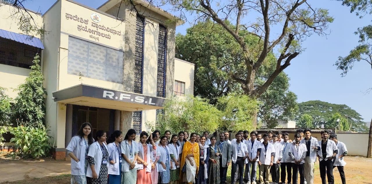Agada Tantra students on an academic visit (1)