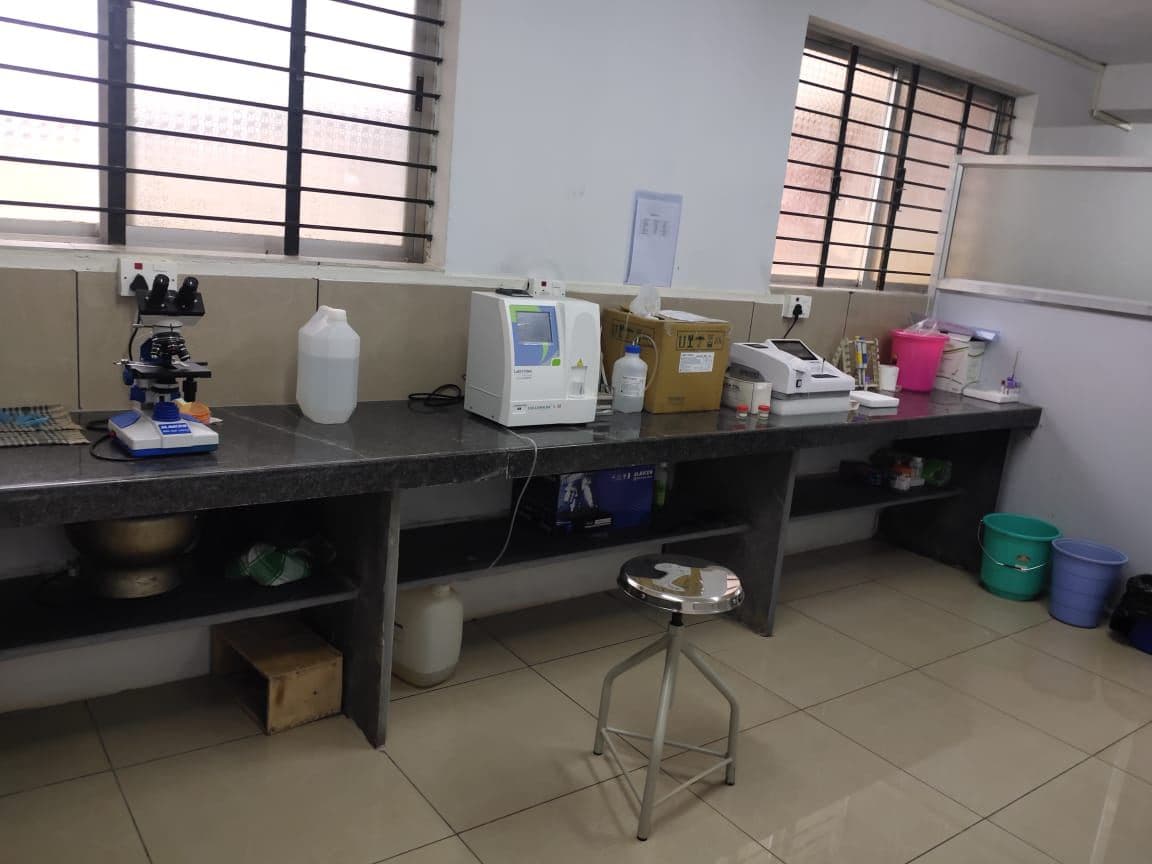 Laboratory equipment (4)