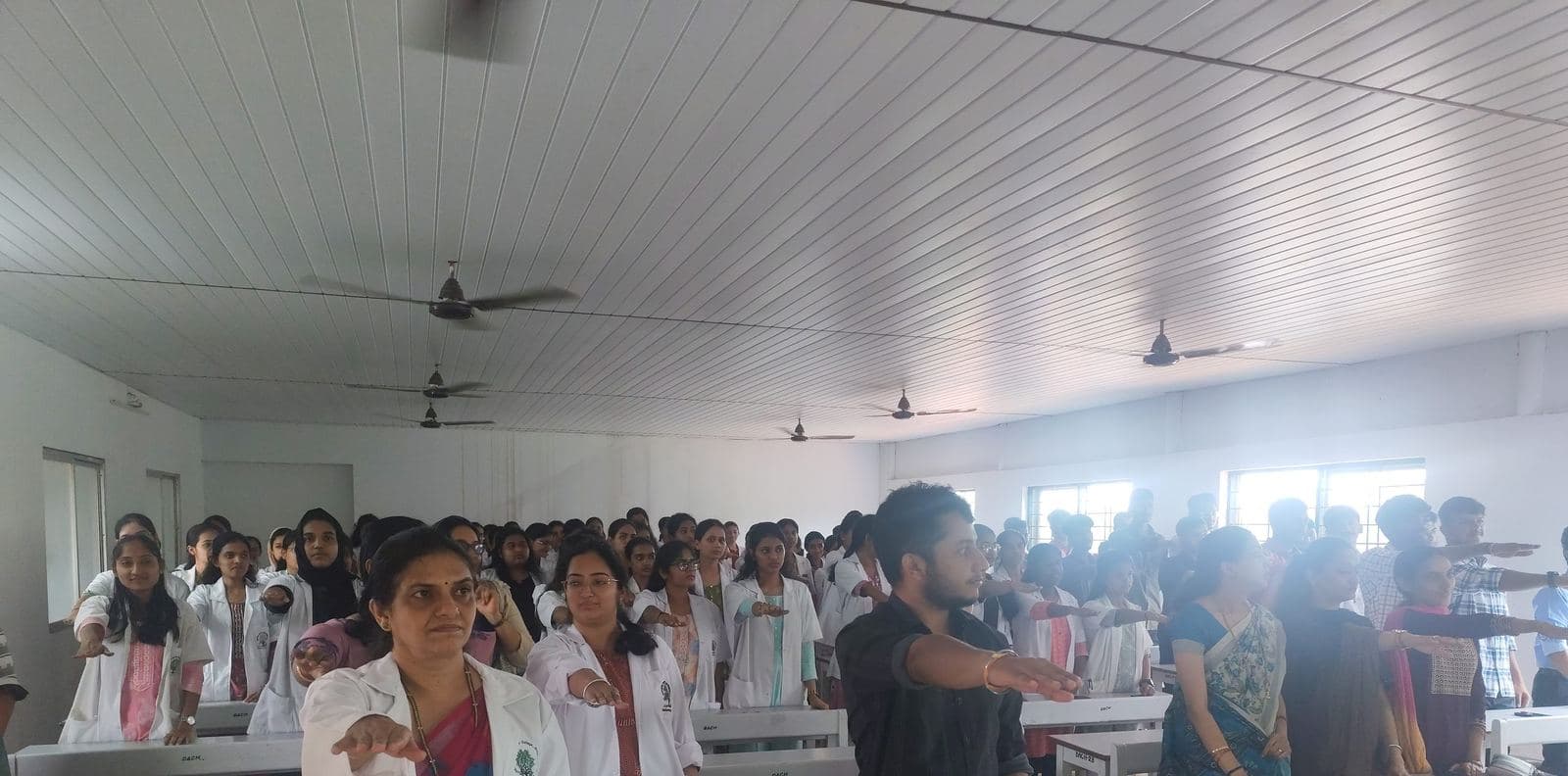 Students taking the anti-tobacco oath (2)