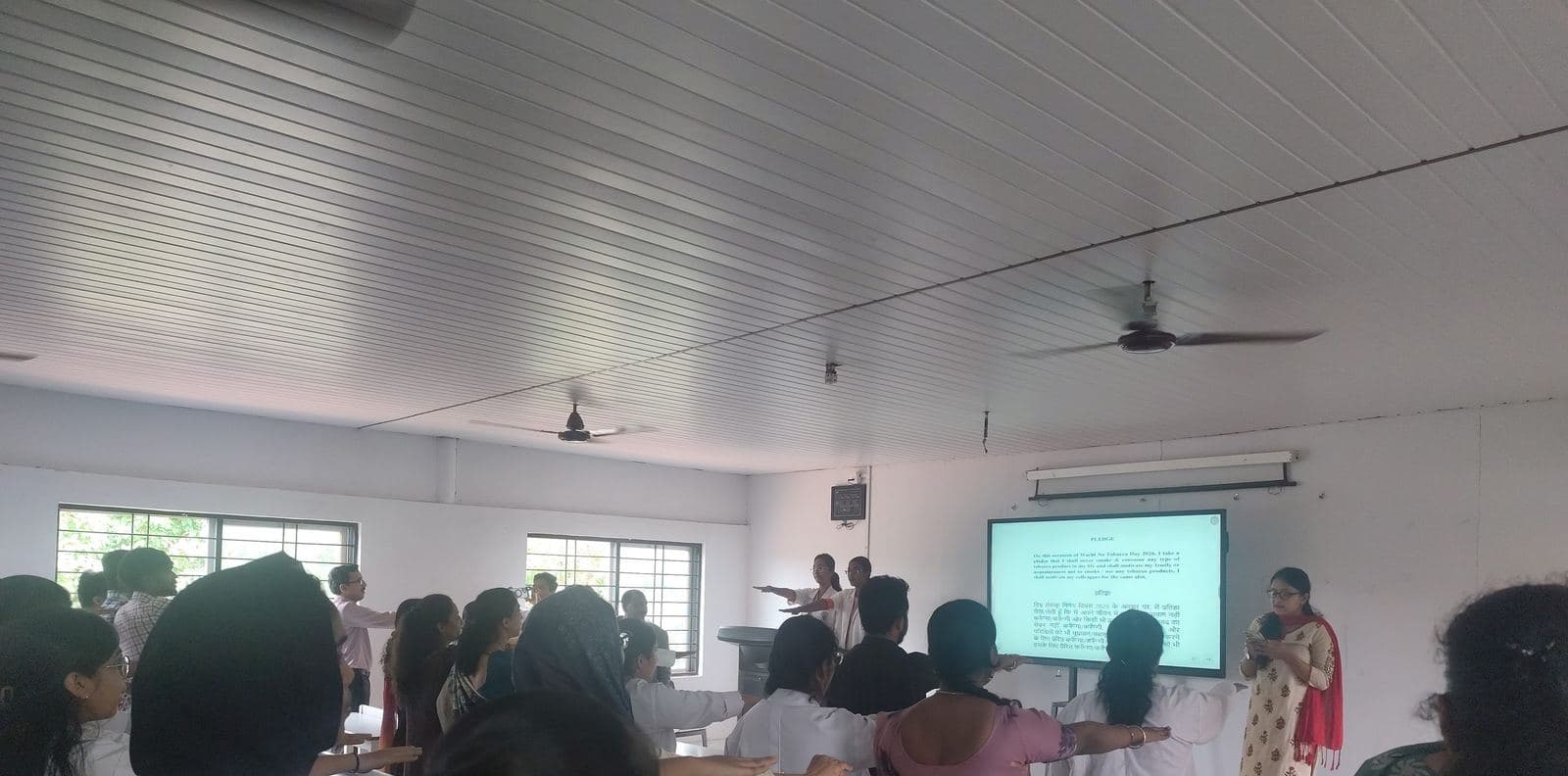 Students taking the anti-tobacco oath (3)